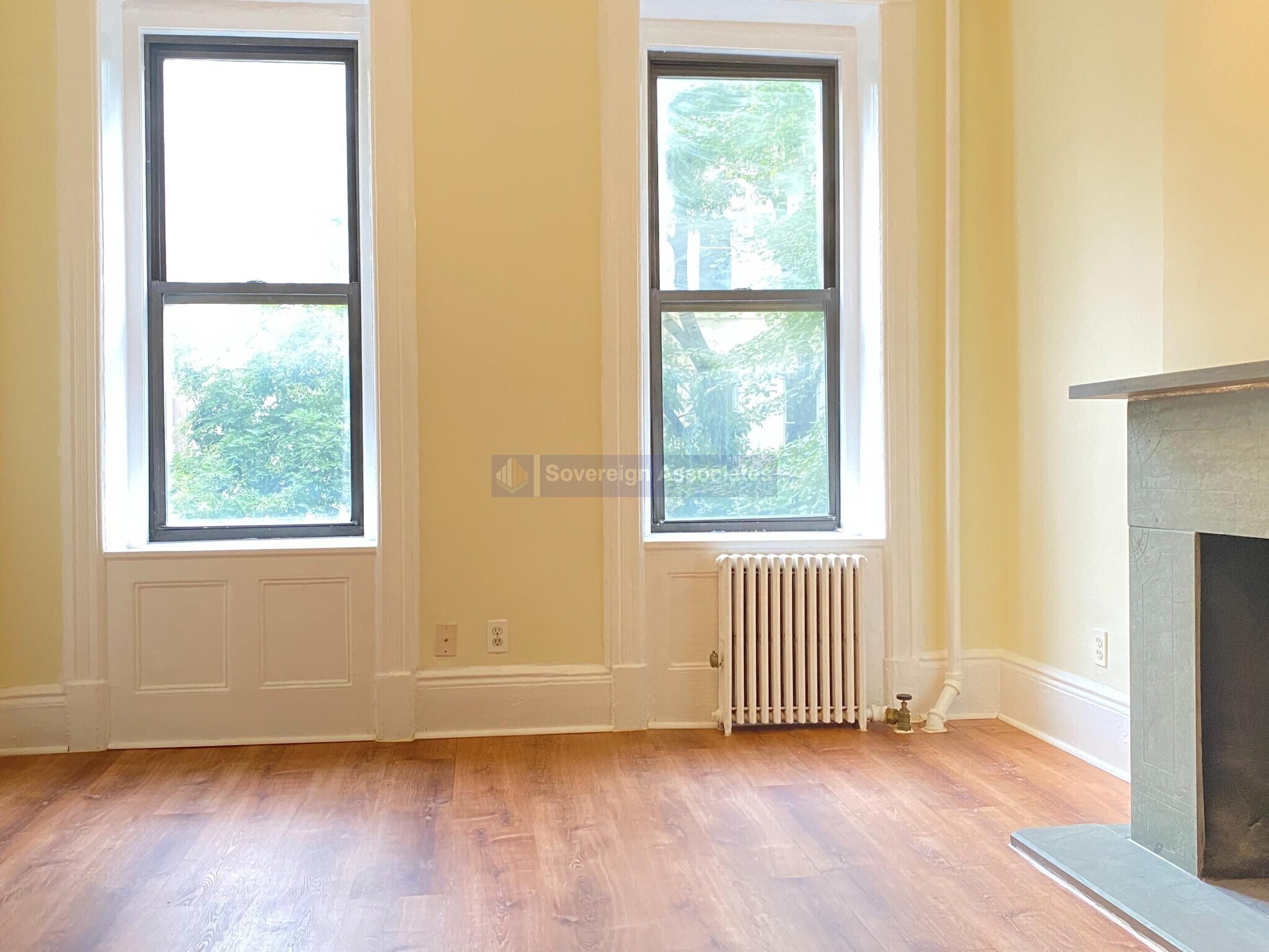 Building Photo - 516 E 84th St