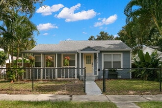 Building Photo - FULLY FENCED Home For Rent in St Petersburg!