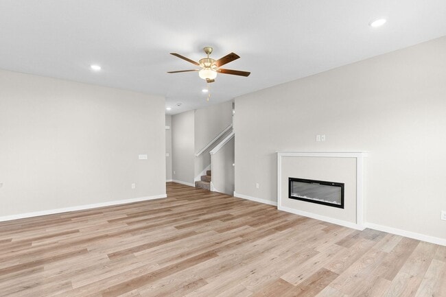 Building Photo - Beautiful Split Level 5 Bedroom Home - Hills of Olde Savannah