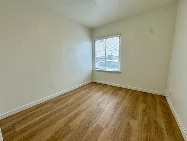 Building Photo - Newly Renovated 1 Bedroom in West Adams