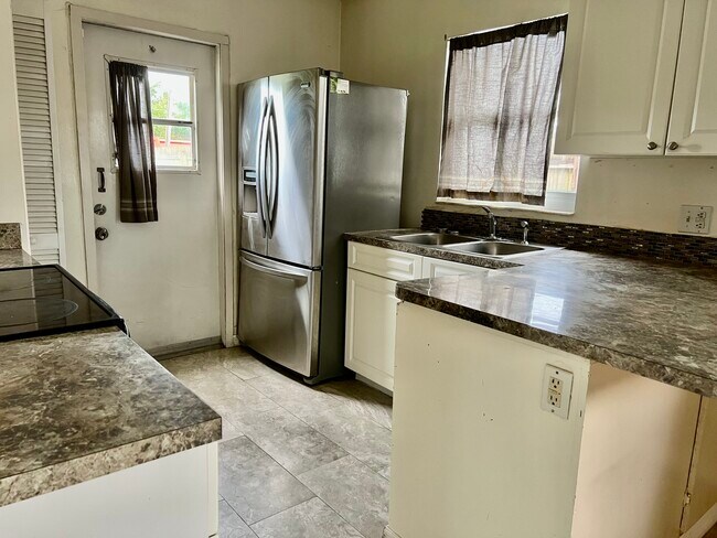 Building Photo - 7833 Chediston Cir