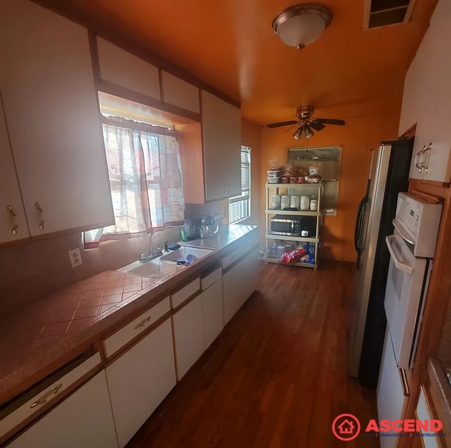 Building Photo - Charming 3BR/2BA Home in Bakersfield – 1,708 Sq Ft with Stove Included!