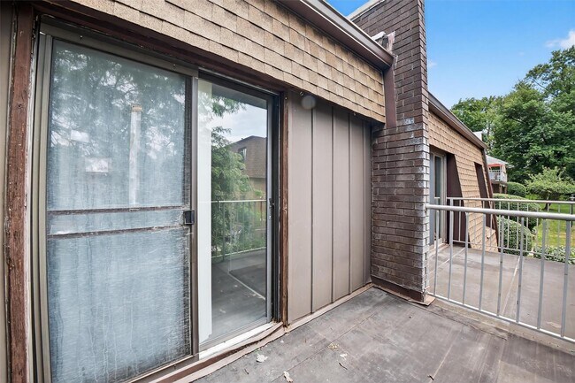 Building Photo - 424 Carpenter Ave
