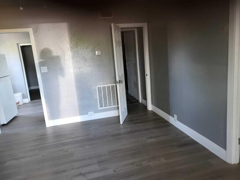 Building Photo - 720 47th St