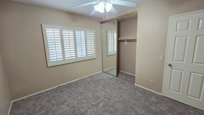 Building Photo - Charming Tustin Haven Available in October!