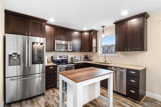 Building Photo - 2617 Lauren Lake Dr