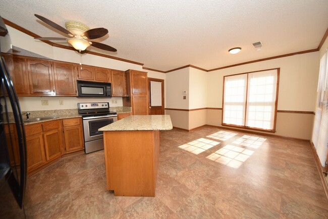 Building Photo - Very nice 3 bed 2 bath home near E. Holmes...