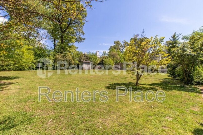 Building Photo - 3315 S Lewis Ave