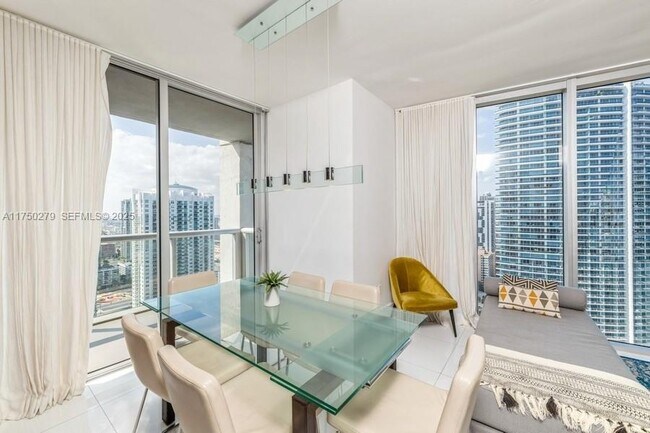 Building Photo - 485 Brickell Ave