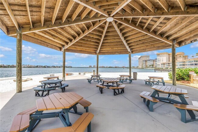 Building Photo - Beautiful 2BR/2BA Waterfront Condo in 55+ ...