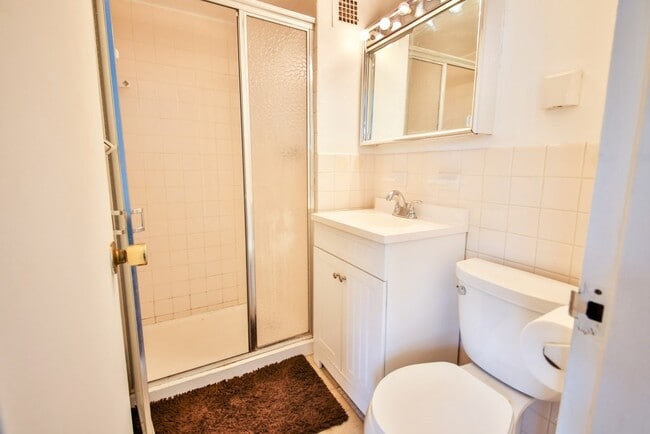Building Photo - 6 Whittier Pl