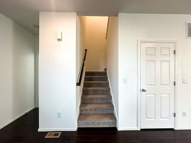 Building Photo - Senderos Creek 3bd paired home