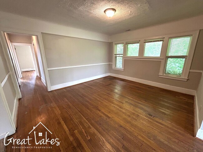 Building Photo - 2531 Pingree St