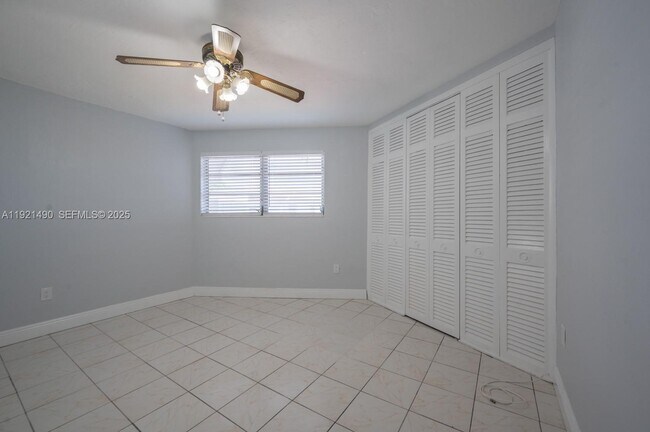 Building Photo - 1651 NE Miami Gardens Dr