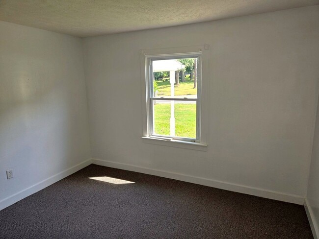 Building Photo - Cozy 2 bed/1 bath single-family home