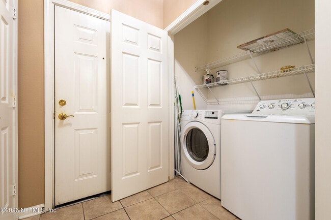 Building Photo - 7990 Baymeadows Cir E