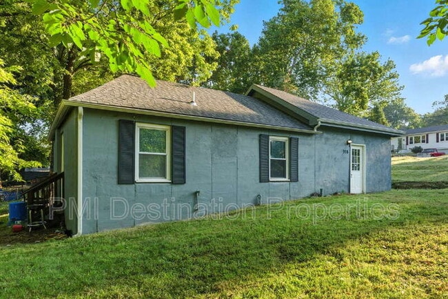 Building Photo - 918 S Appleton Ave