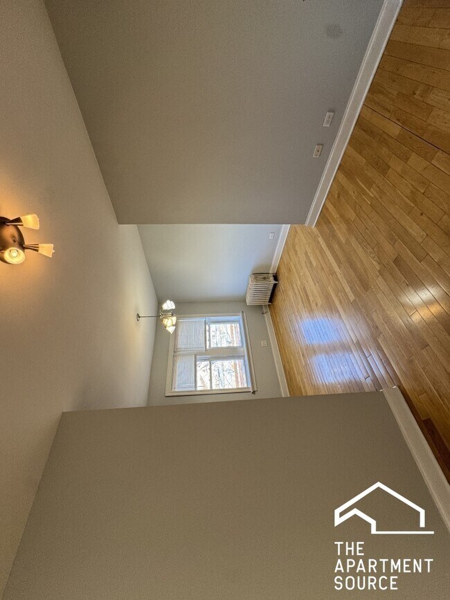 Building Photo - 4564 W George St