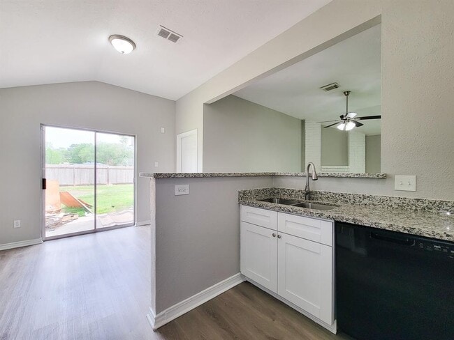Building Photo - 15814 Murrelet Ct