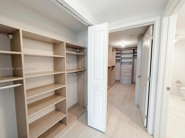 Building Photo - 400 Sunny Isles Blvd