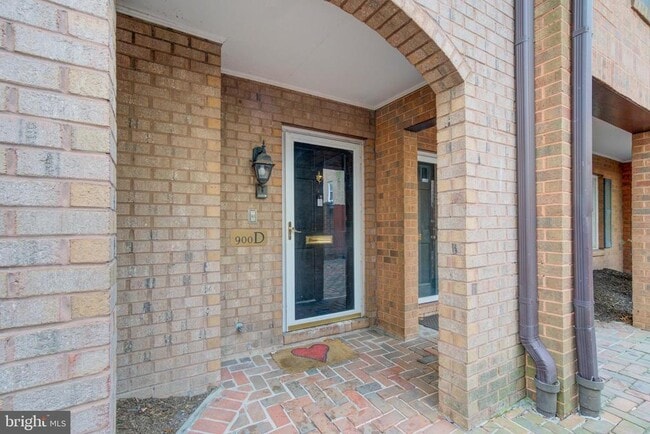 Building Photo - 900 24th St NW