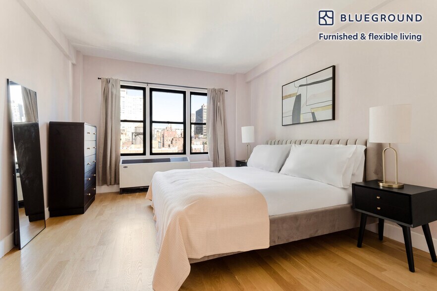 Building Photo - 320 E 52nd St