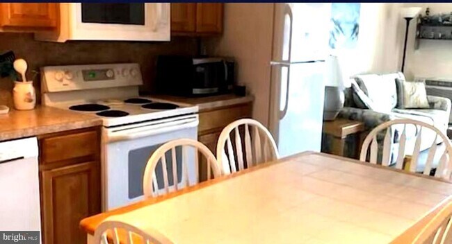 Building Photo - 745 Mooring Rd