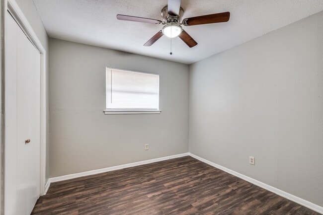 Building Photo - Classic 3 Bedroom Single-Story in Ft. Worth