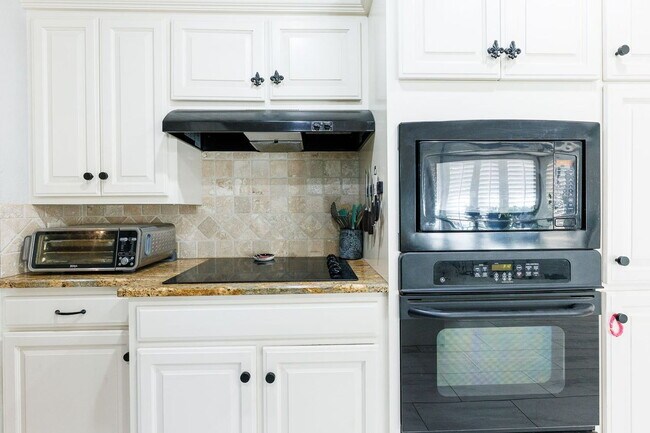 Building Photo - Discover Your Oasis: Spacious 3-Bed Lubboc...