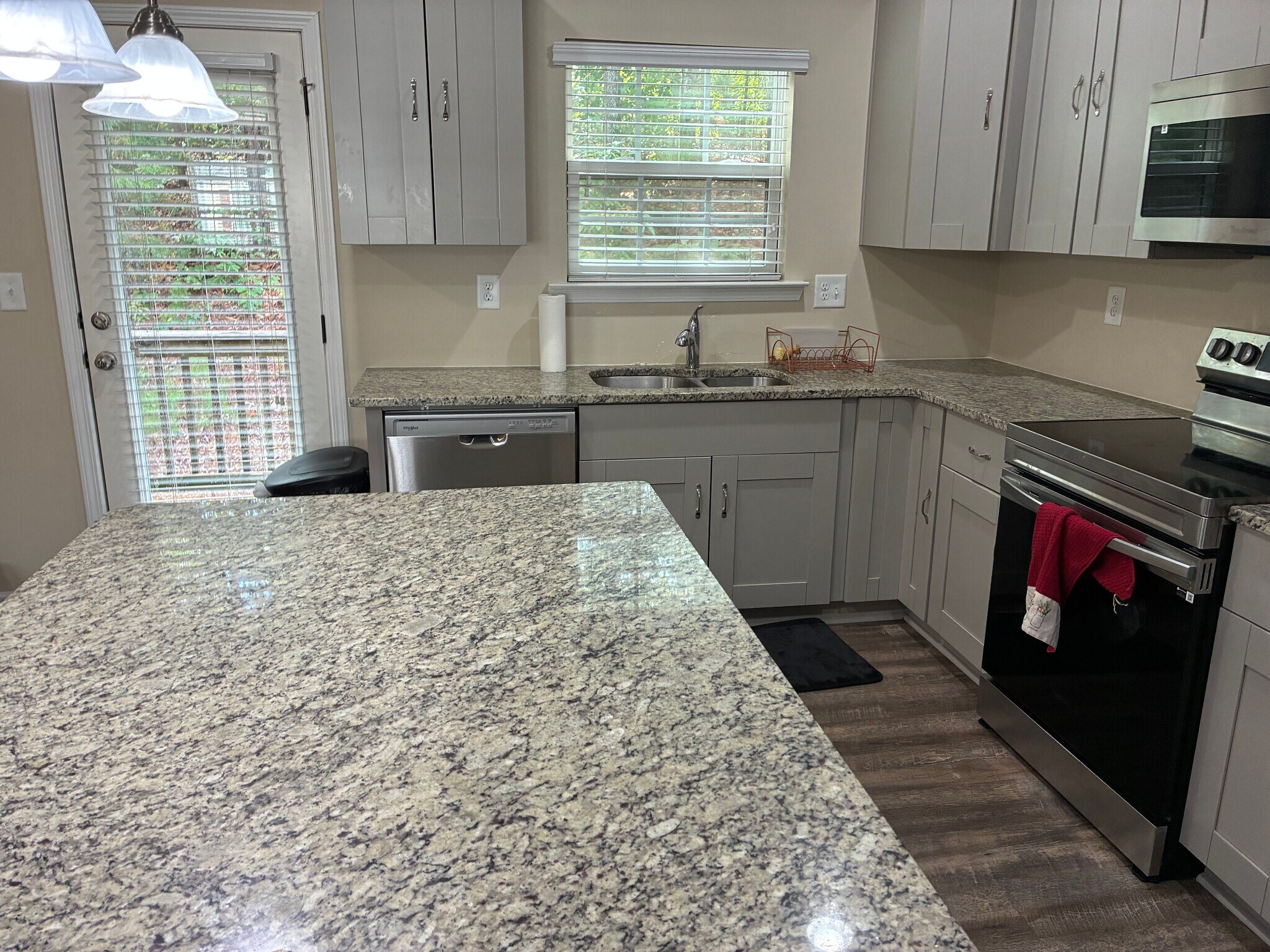 Building Photo - Room in Townhome on Chatham Ridge Dr