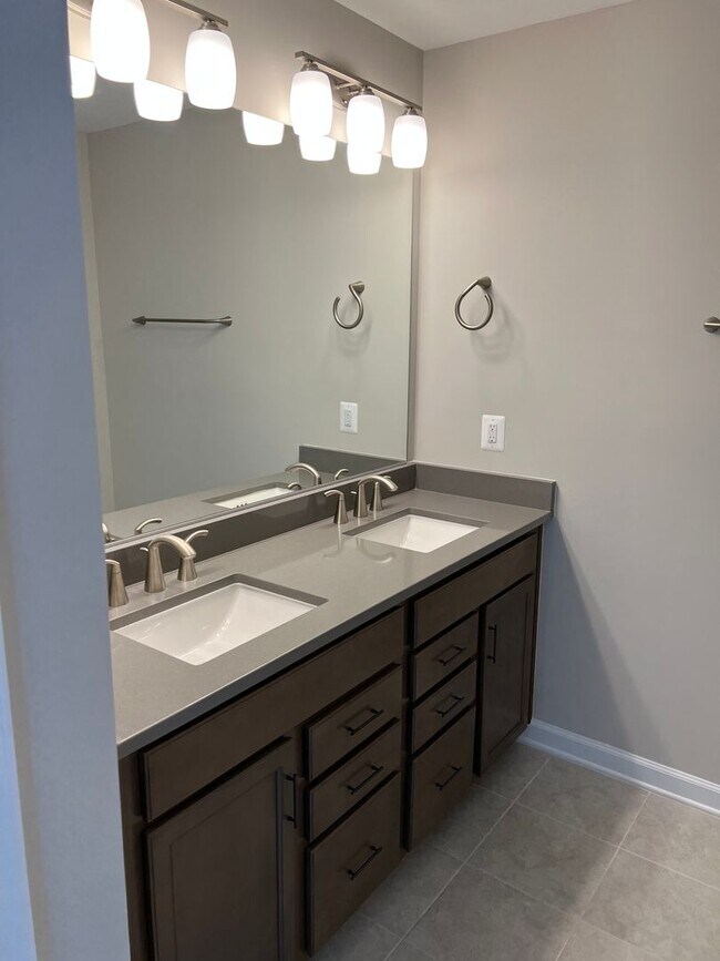Building Photo - Townhouse for Rent in Preston Lake  *****F...