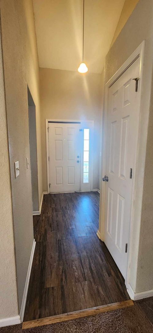 Building Photo - Spacious Home for Rent