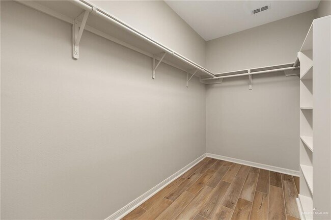 Building Photo - 1403 E Sonador Dr S