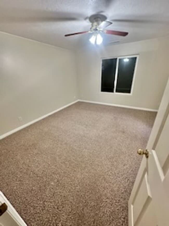 Building Photo - Cozy Ivins Home!