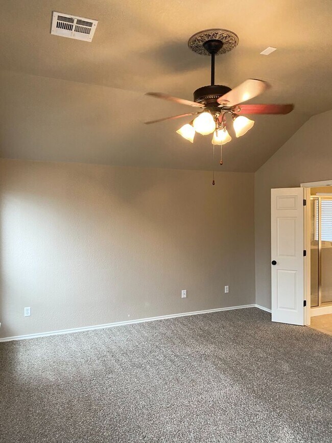 Building Photo - Great Family Home in the Heatherwood Addit...