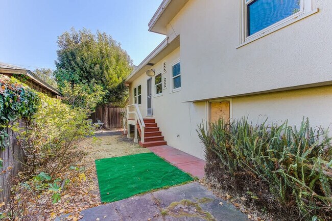 Building Photo - 2243 Woolsey St