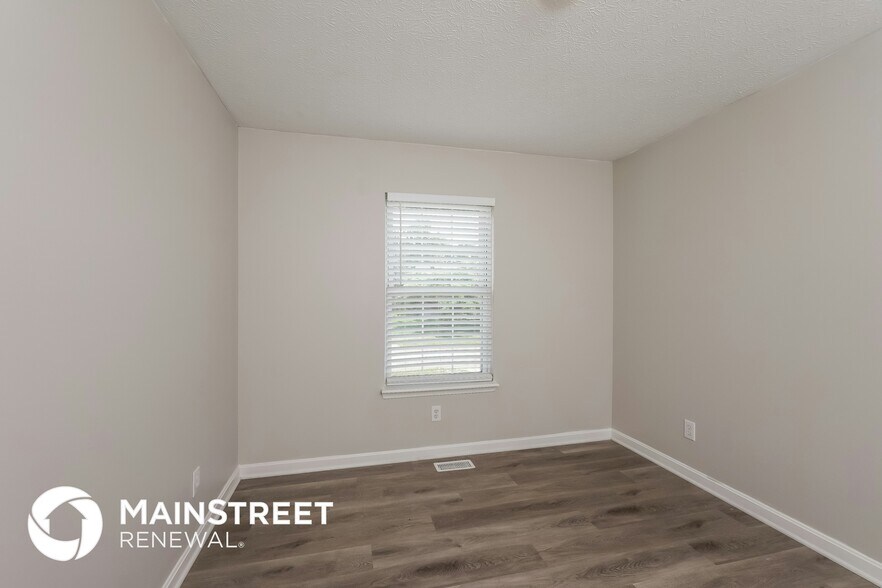 Building Photo - 523 River Oaks Dr