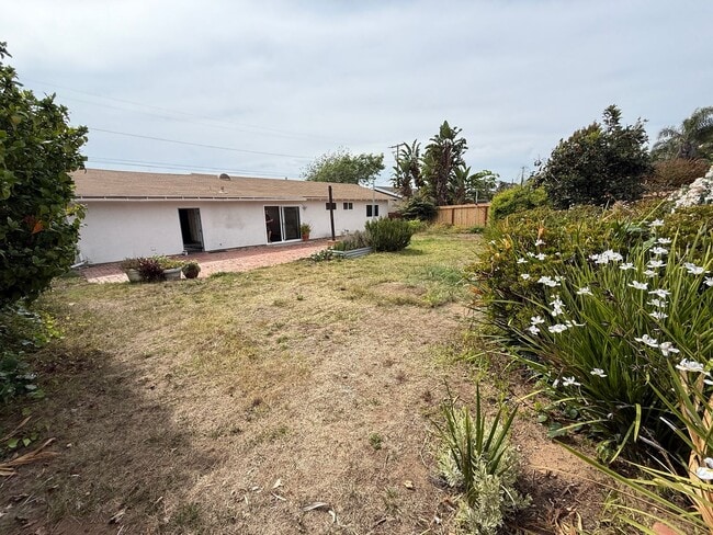 Building Photo - Cardiff 3 br one level large yard pet OK  house TEXT 760-815-3696