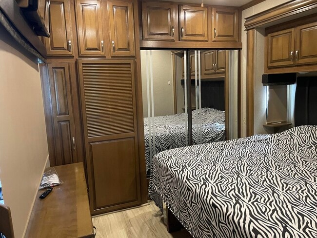 Building Photo - 6099 Overseas Hwy