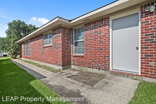 Building Photo - 3 br, 2 bath House - 919 Potomac Dr