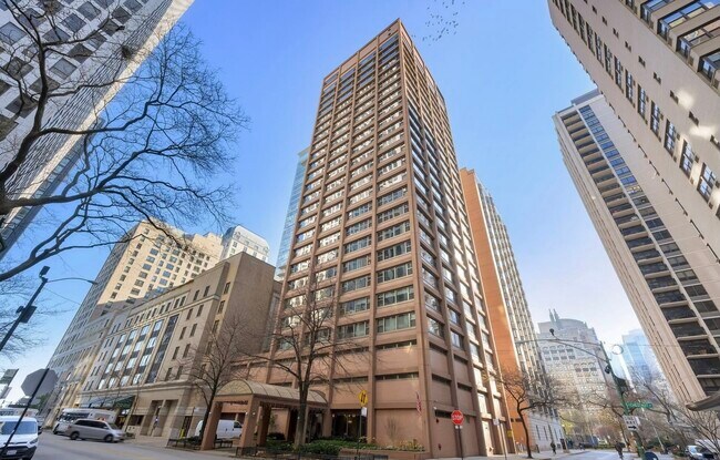 Building Photo - 247 E Chestnut St