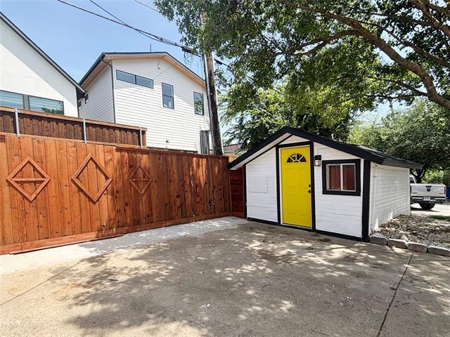 Building Photo - 2104 Madera St