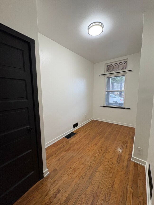 Building Photo - 3 Unit Apartment Building in the Heart of the Bellevue area of Pittsburgh