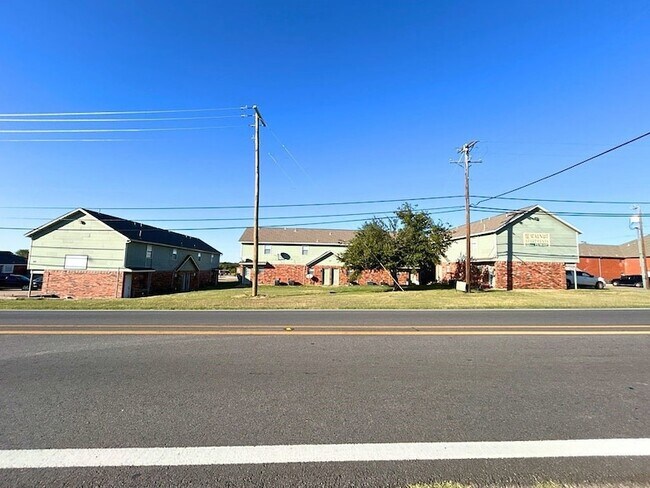 Building Photo - 809 W Walnut St
