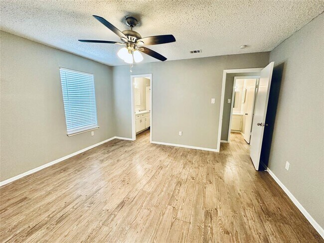 Building Photo - 1912 Valley Hill Cir