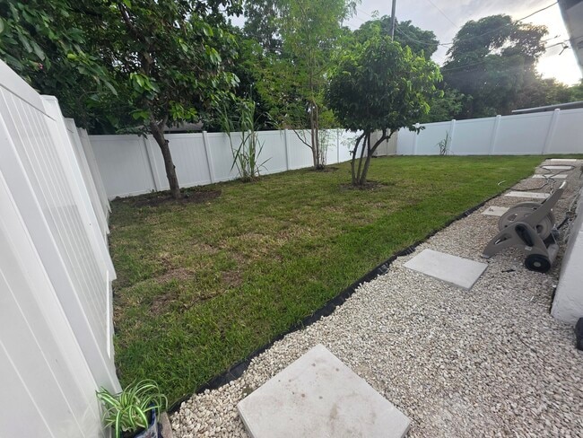 Building Photo - 320 Sterling Ave