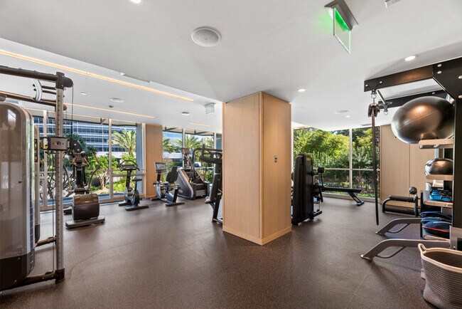 Building Photo - 2025 Ave of the Stars