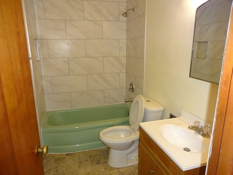 Building Photo - 2003 Richmond St