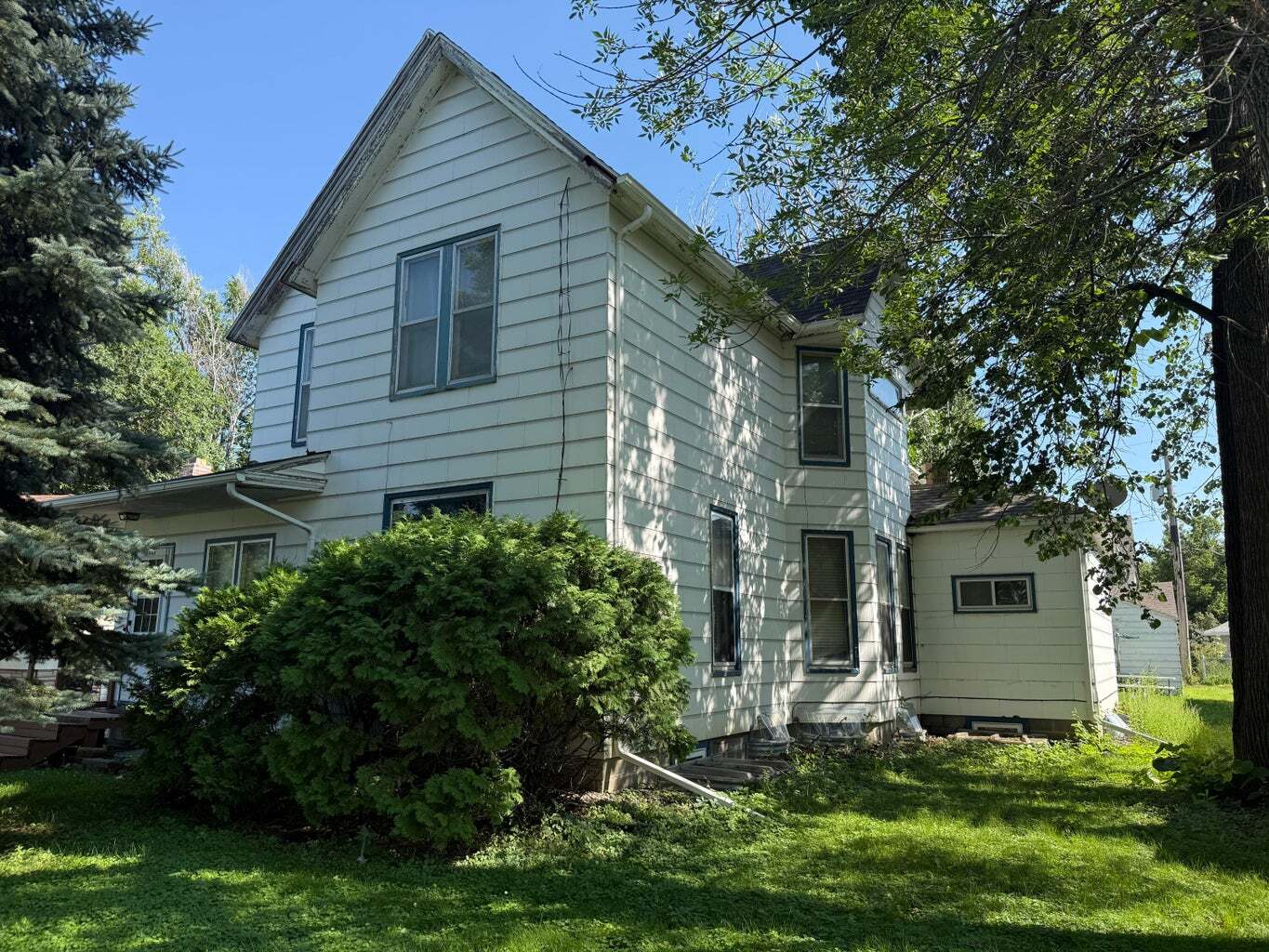 Building Photo - 212 7th Ave SE