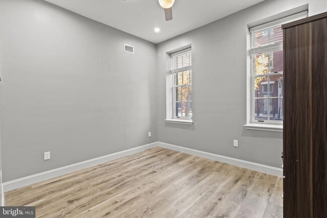 Building Photo - 418 S 15th St
